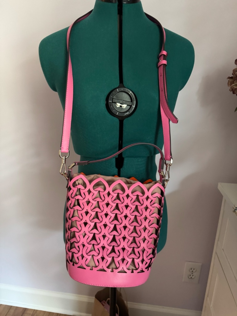 NWT Kate Spade Dorie Small Bucket Bag in Hibiscus Tea / Pink NWOT - Picture 1 of 5